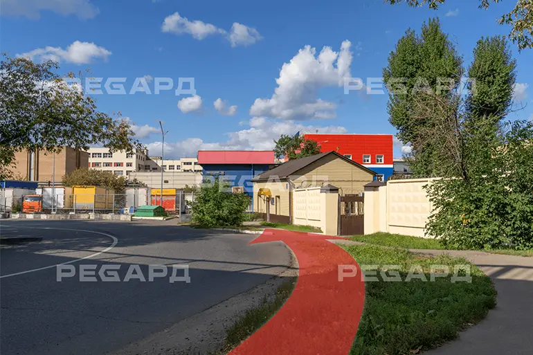 Выходя из под моста, видим ориентир - "Багаж Дисконт" Офис на Волгоградском проспекте - как пройти